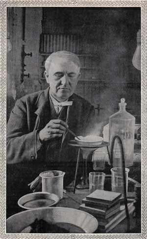 Thomas Edison dans son laboratoire