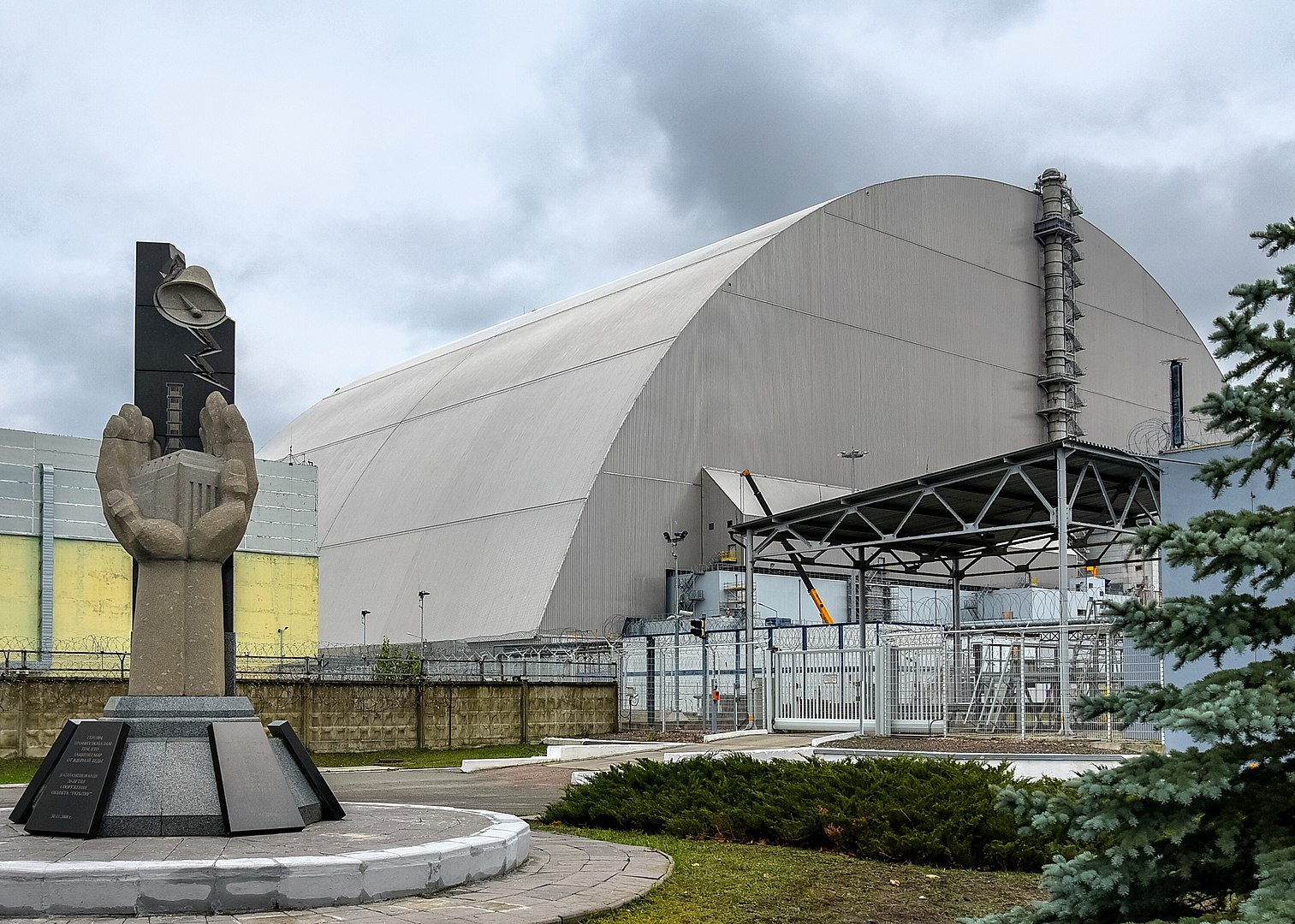 Centrale nucléaire de Tchernobyl avec le nouveau sarcophage