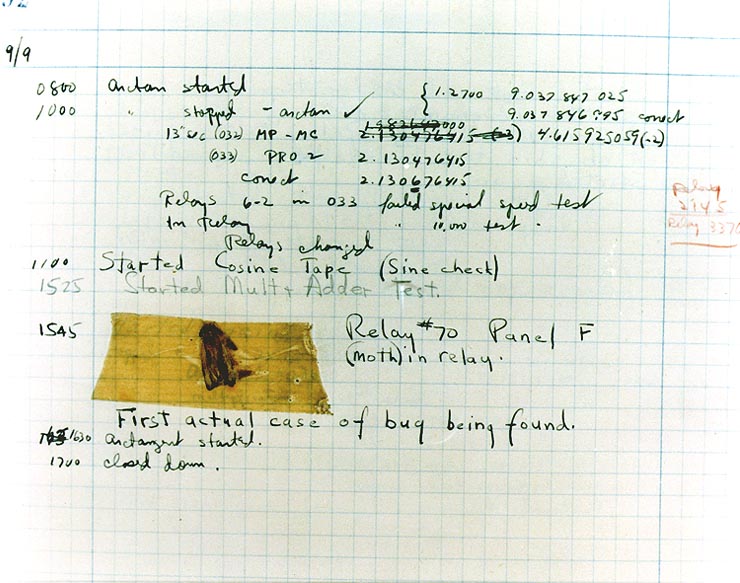 Le premier bug informatique, un papillon de nuit collé sur un journal papier.